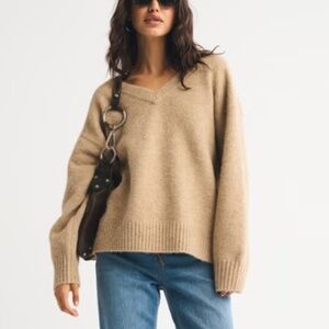 Abercrombie & Fitch Tan V-Neck dad Sweater